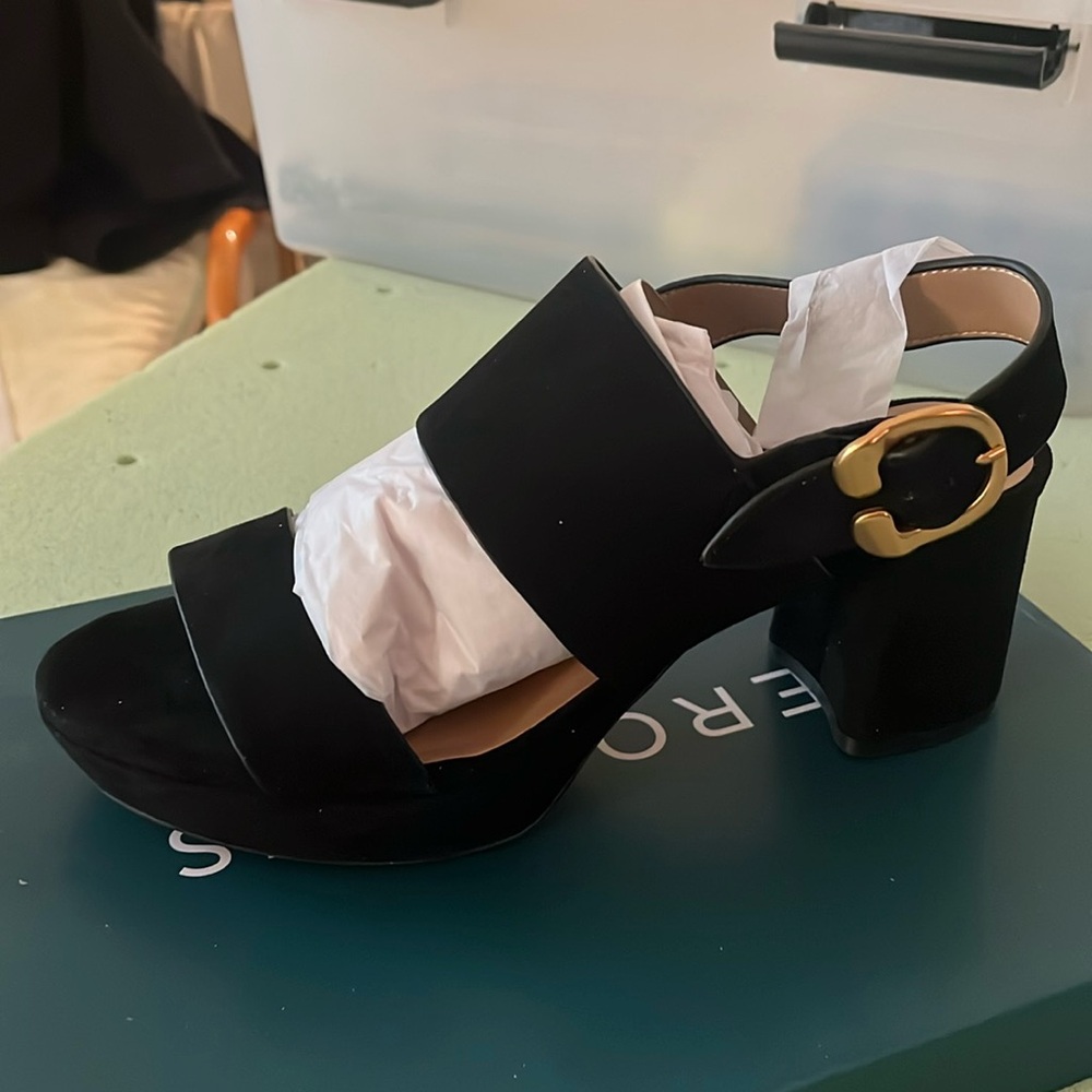 NWT and box aerosoles sandals